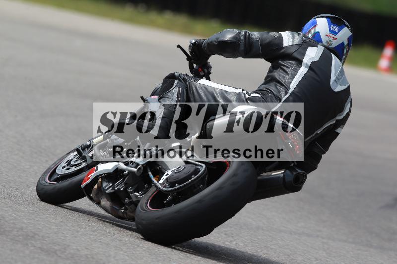 Archiv-2022/13 25.04.2022 Plüss Moto Sport ADR/Freies Fahren/backside